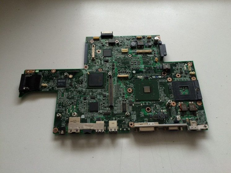Материнская плата Dell Y4694 Inspiron 9300 Laptop Motherboard-Y4694(NEW)
