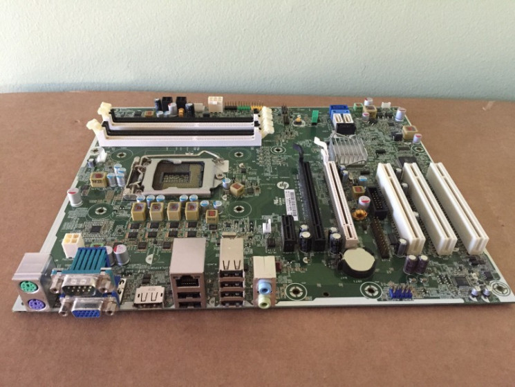 Материнская плата HP 611796-002 Elite 8200 VMT Workstation System Board-611796-002(NEW)