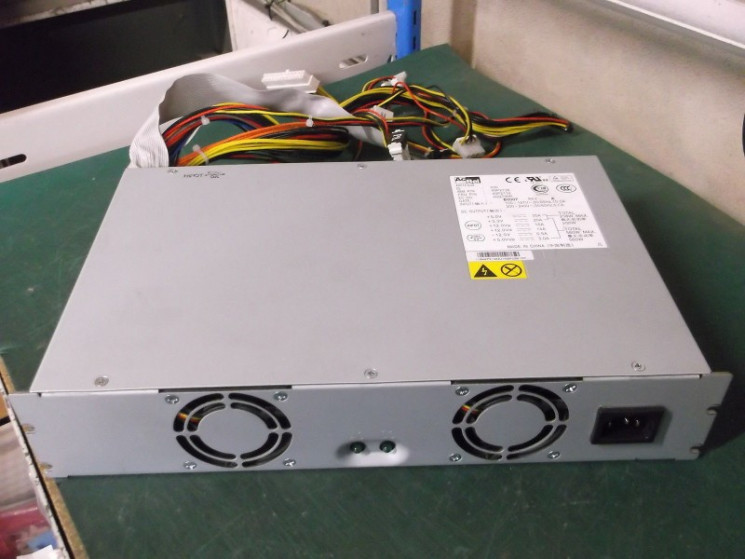 Блок питания IBM 49P2027 X235 Server Power Supply-49P2027(NEW)